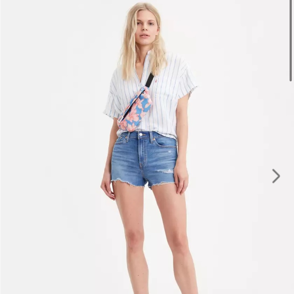 Levi’s High Rise Shorts 27